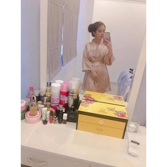 New Satin Silk-Like Kimono Robes - Picture 5 of 6